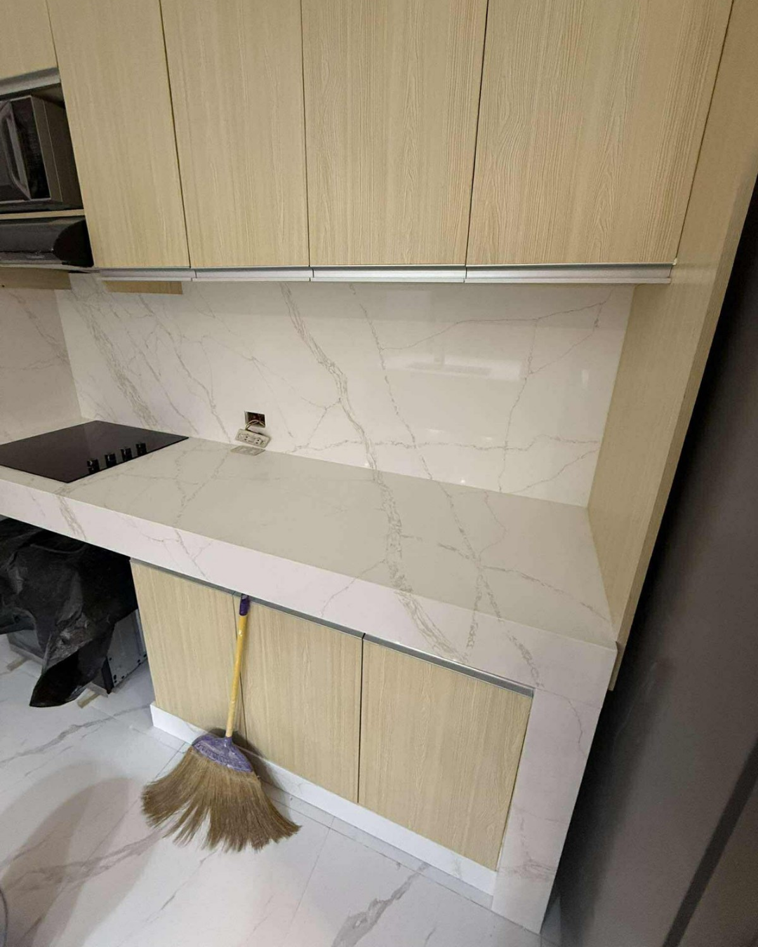 Calacata Gold (Quartz)