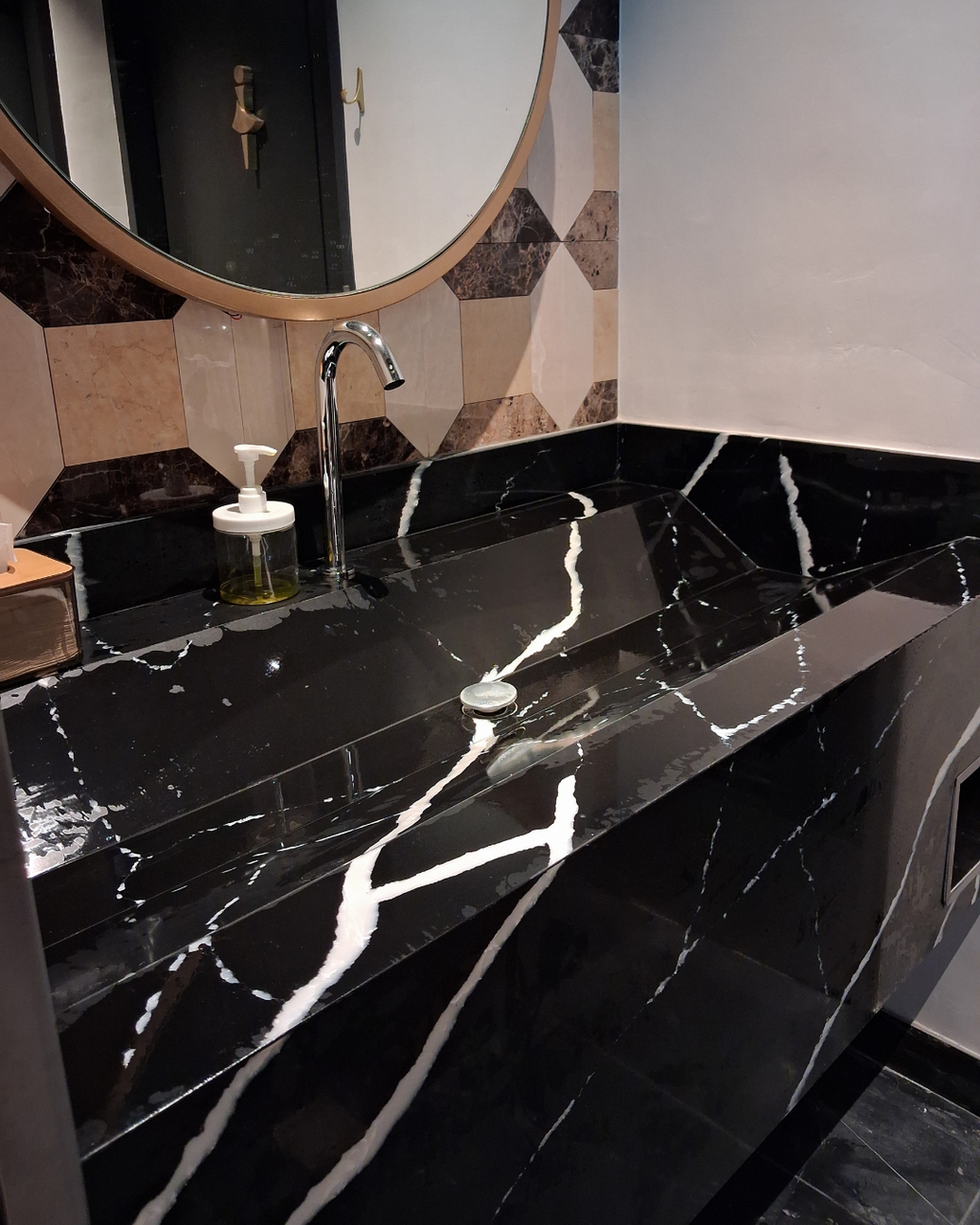 Nero Marquina (Quartz)