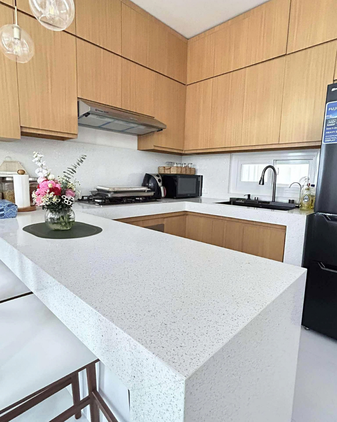 Crystal White (Quartz)
