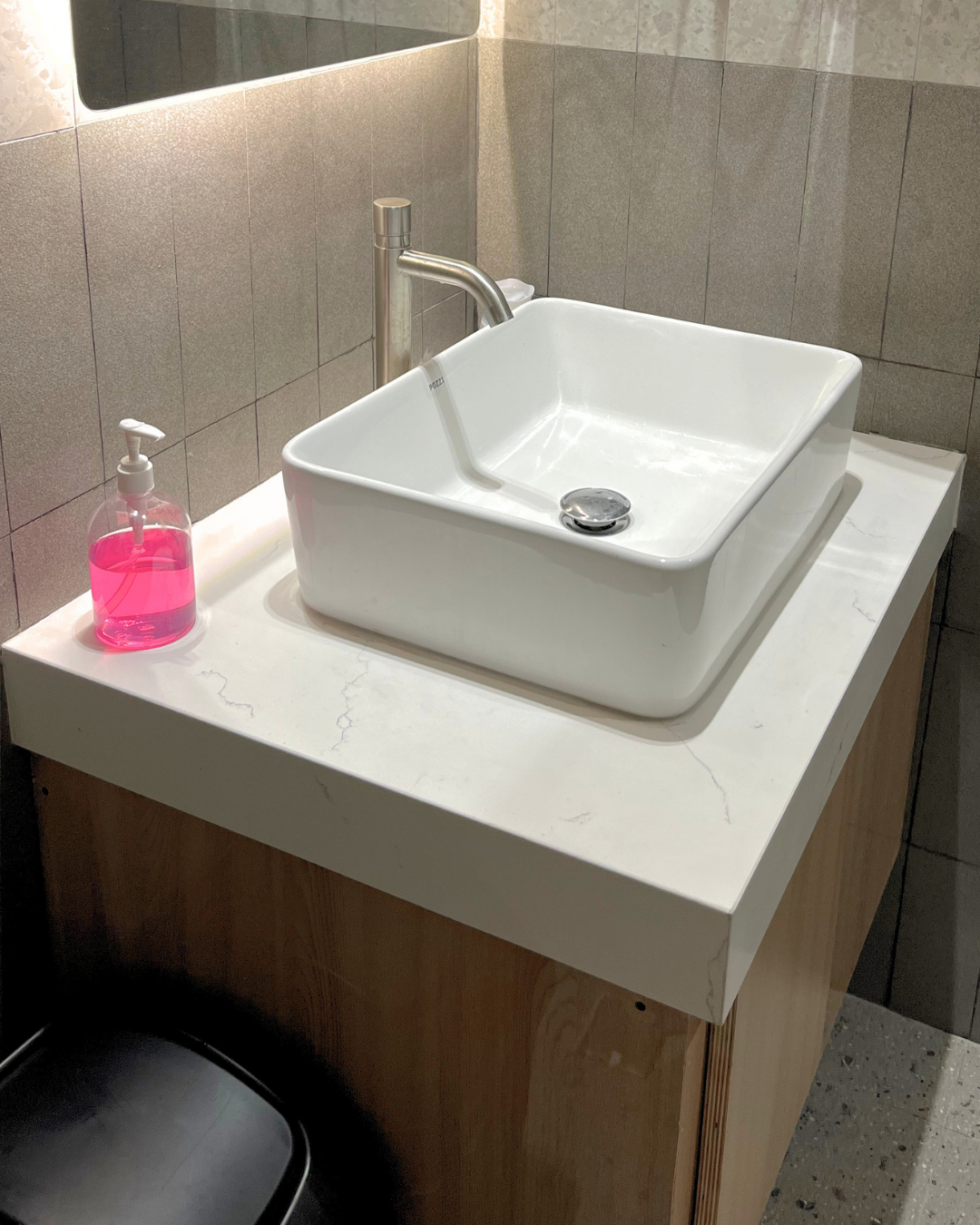 Carrara White (Quartz)