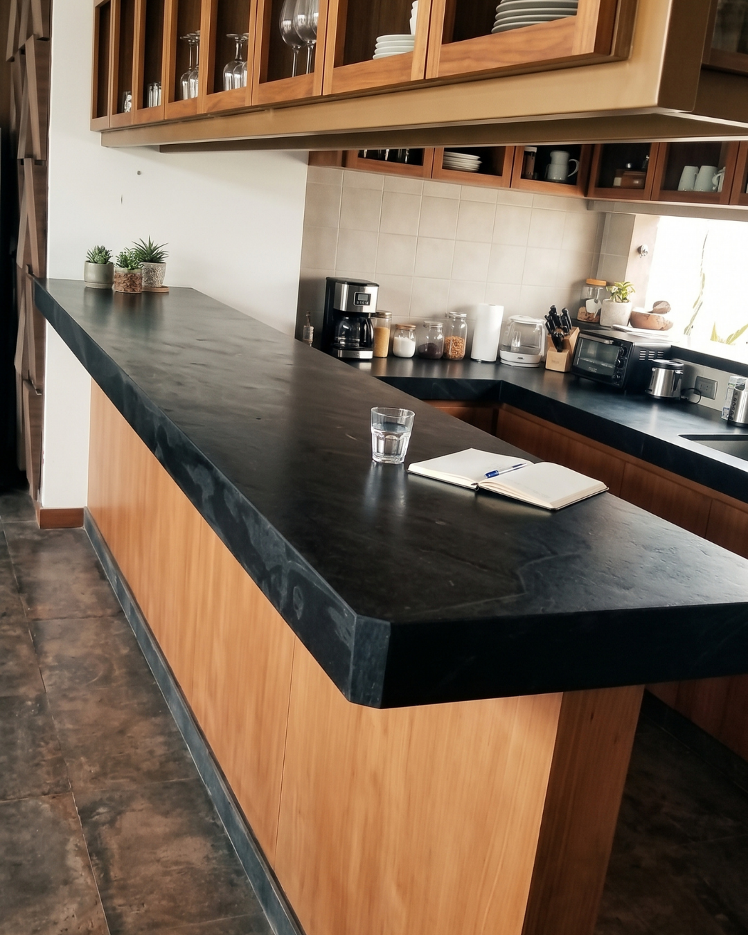 Pure Black (Quartz)